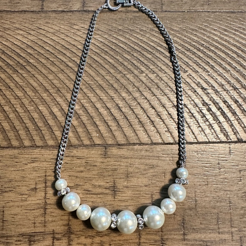 Vintage Givency Elegant Silver Pearl Necklace